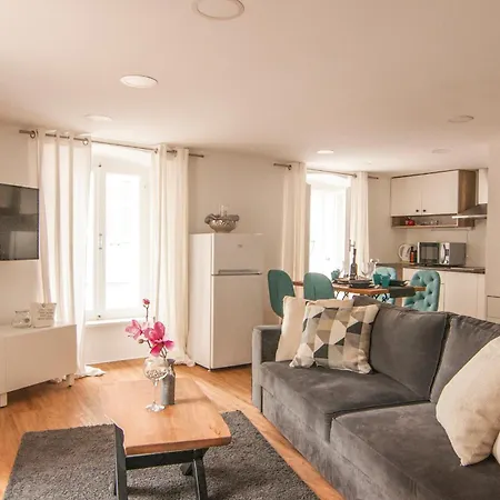 Aparthouse Porto Apartment *